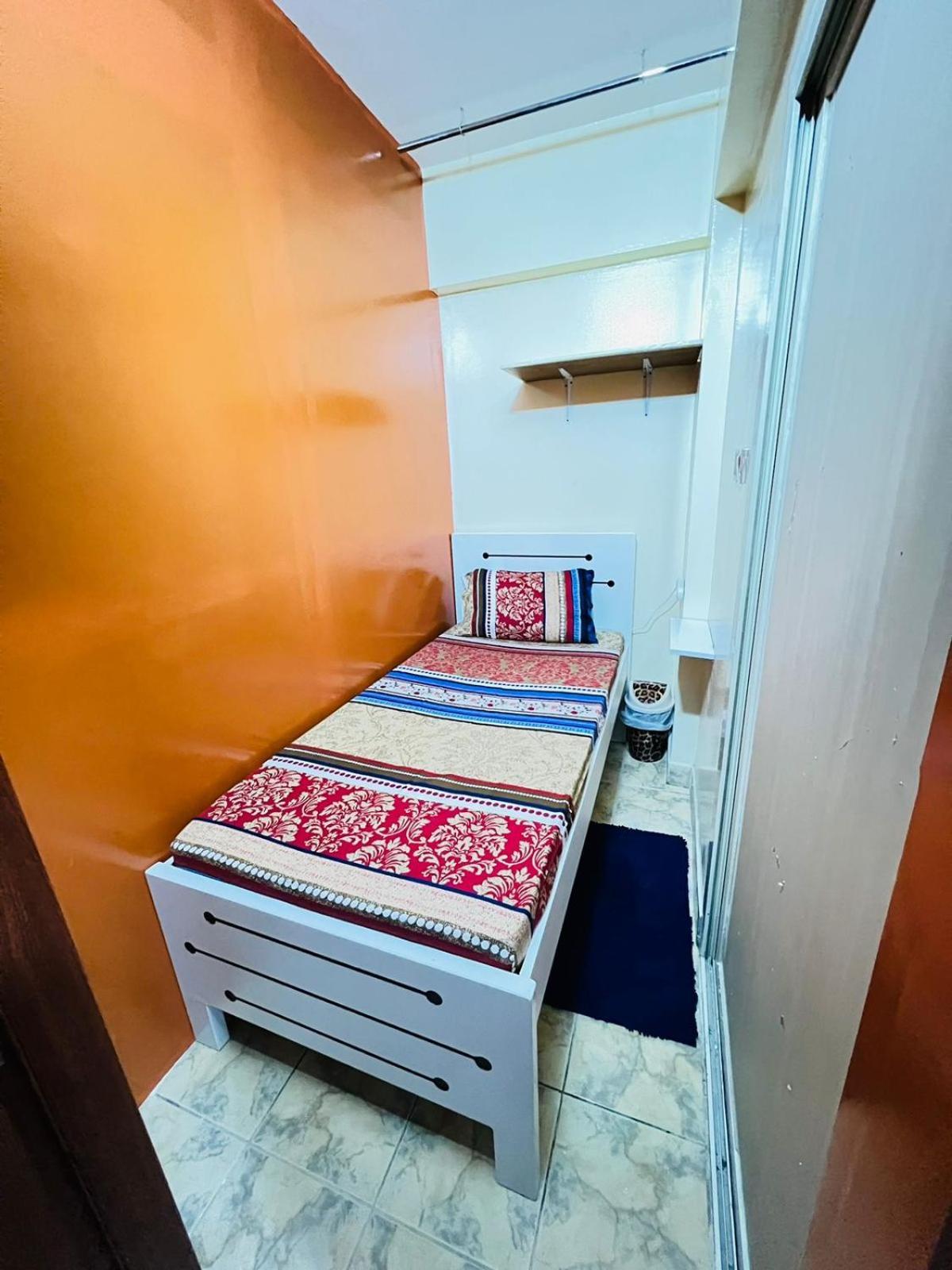 Moon Backpackers , Al Rigga , Partition For Couples And For Singles Apartment Dubai Exterior foto