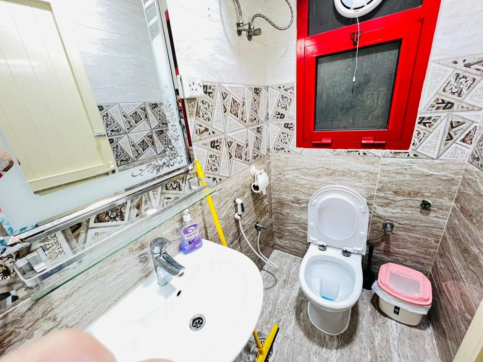 Moon Backpackers , Al Rigga , Partition For Couples And For Singles Apartment Dubai Exterior foto
