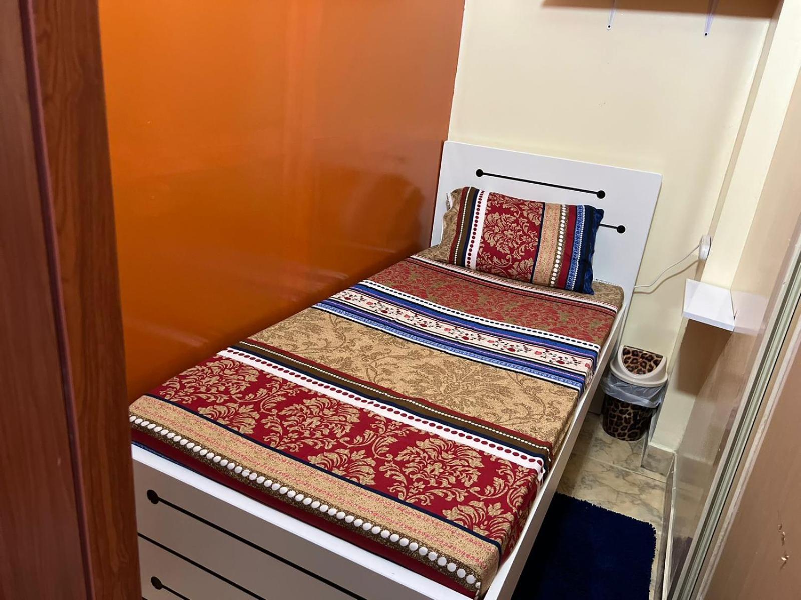 Moon Backpackers , Al Rigga , Partition For Couples And For Singles Apartment Dubai Exterior foto